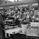 THE BRITISH ARMY IN THE UK: EVACUATION FROM DUNKIRK, MAY-JUNE 1940 (H 1632) Evacuated troops enjoying tea and other refreshments at Addison Road station, London, 31 May 1940. Copyright: © IWM. Original Source: http://www.iwm.org.uk/collections/item/object/205197155